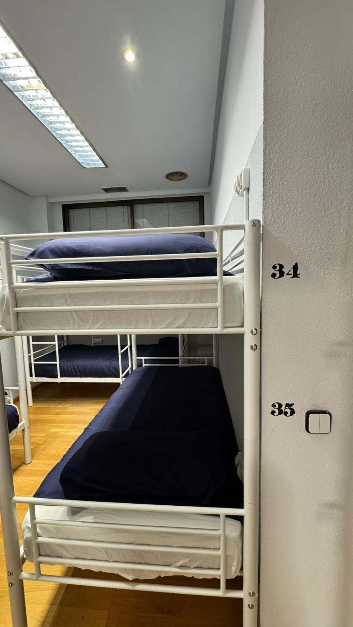 Hostel Puerta Del Angel Madrid Buitenkant foto