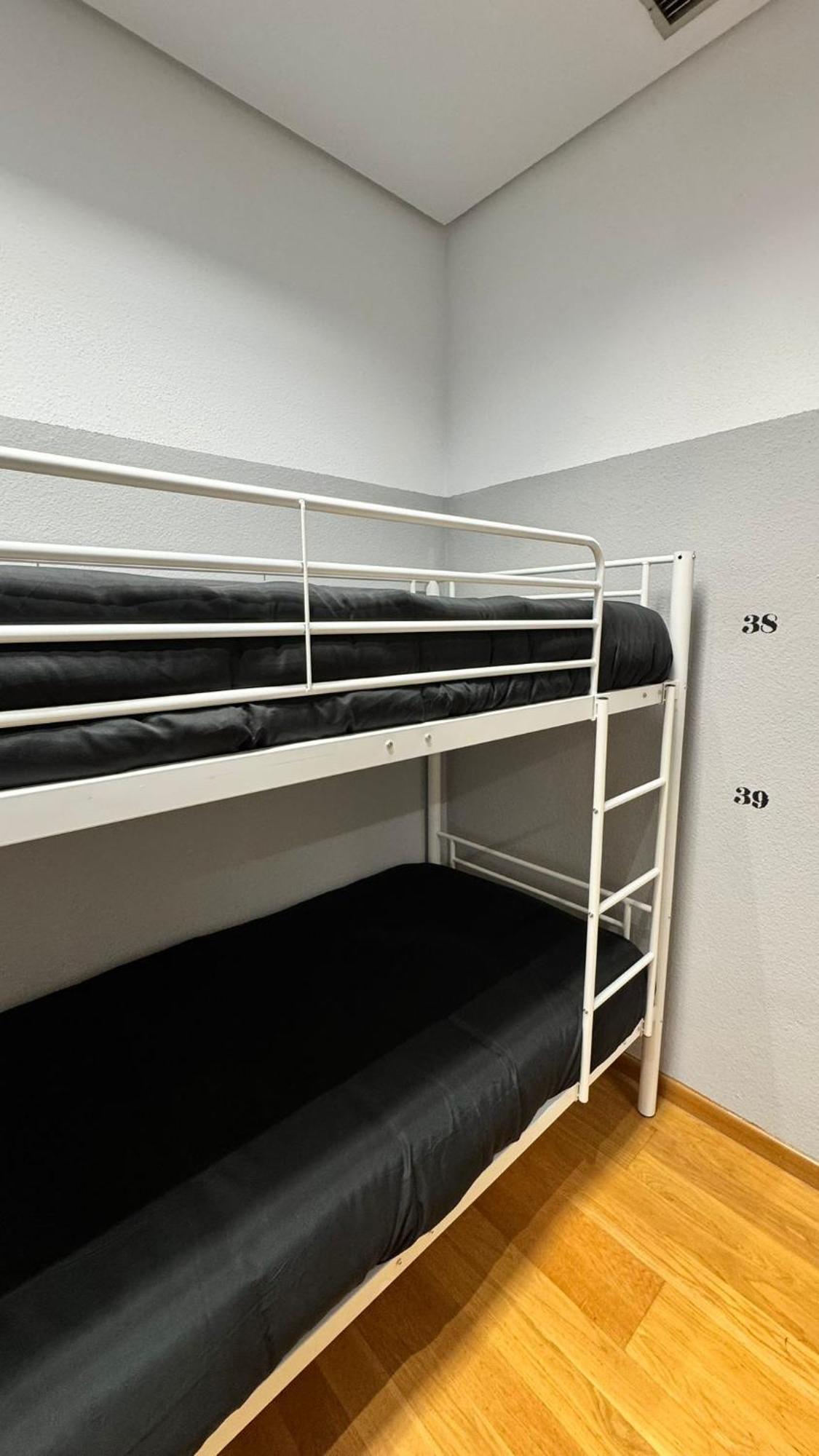 Hostel Puerta Del Angel Madrid Buitenkant foto