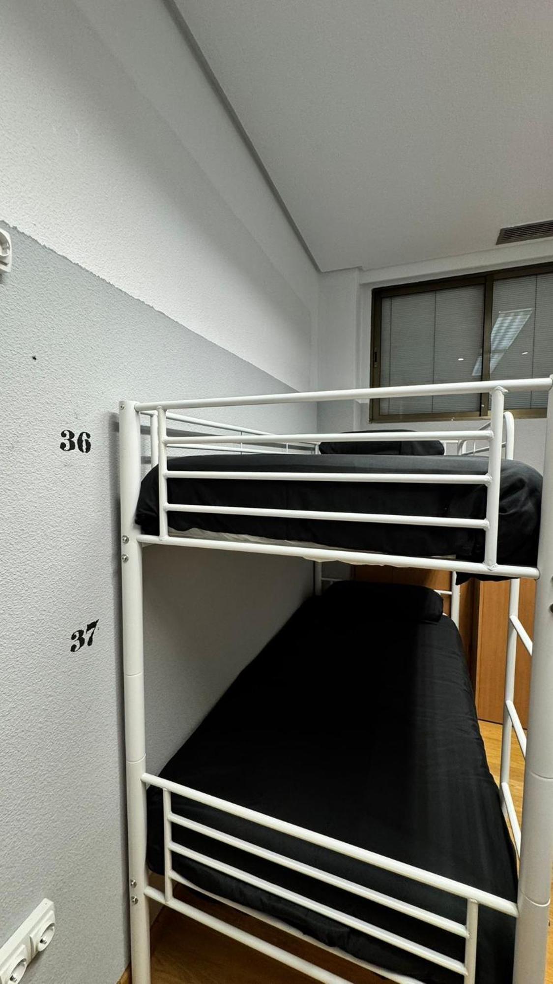 Hostel Puerta Del Angel Madrid Buitenkant foto