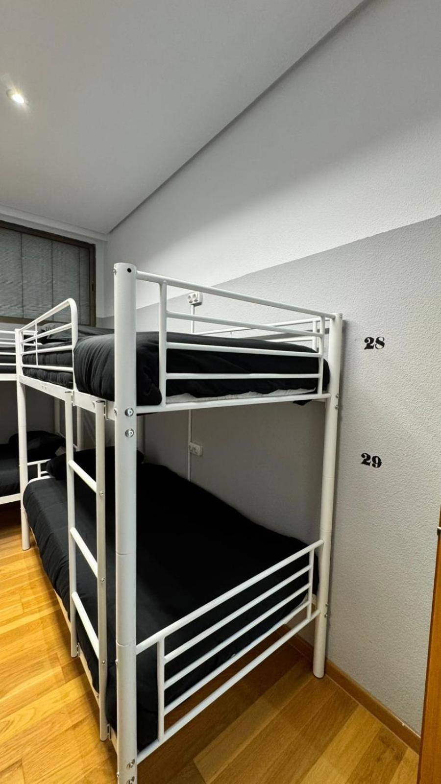Hostel Puerta Del Angel Madrid Buitenkant foto
