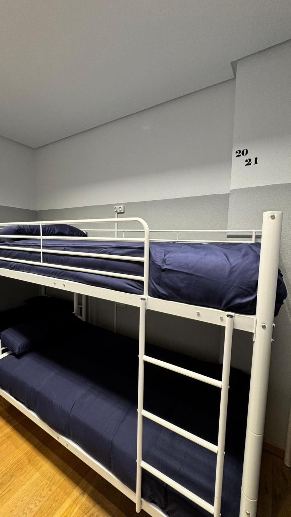 Hostel Puerta Del Angel Madrid Buitenkant foto