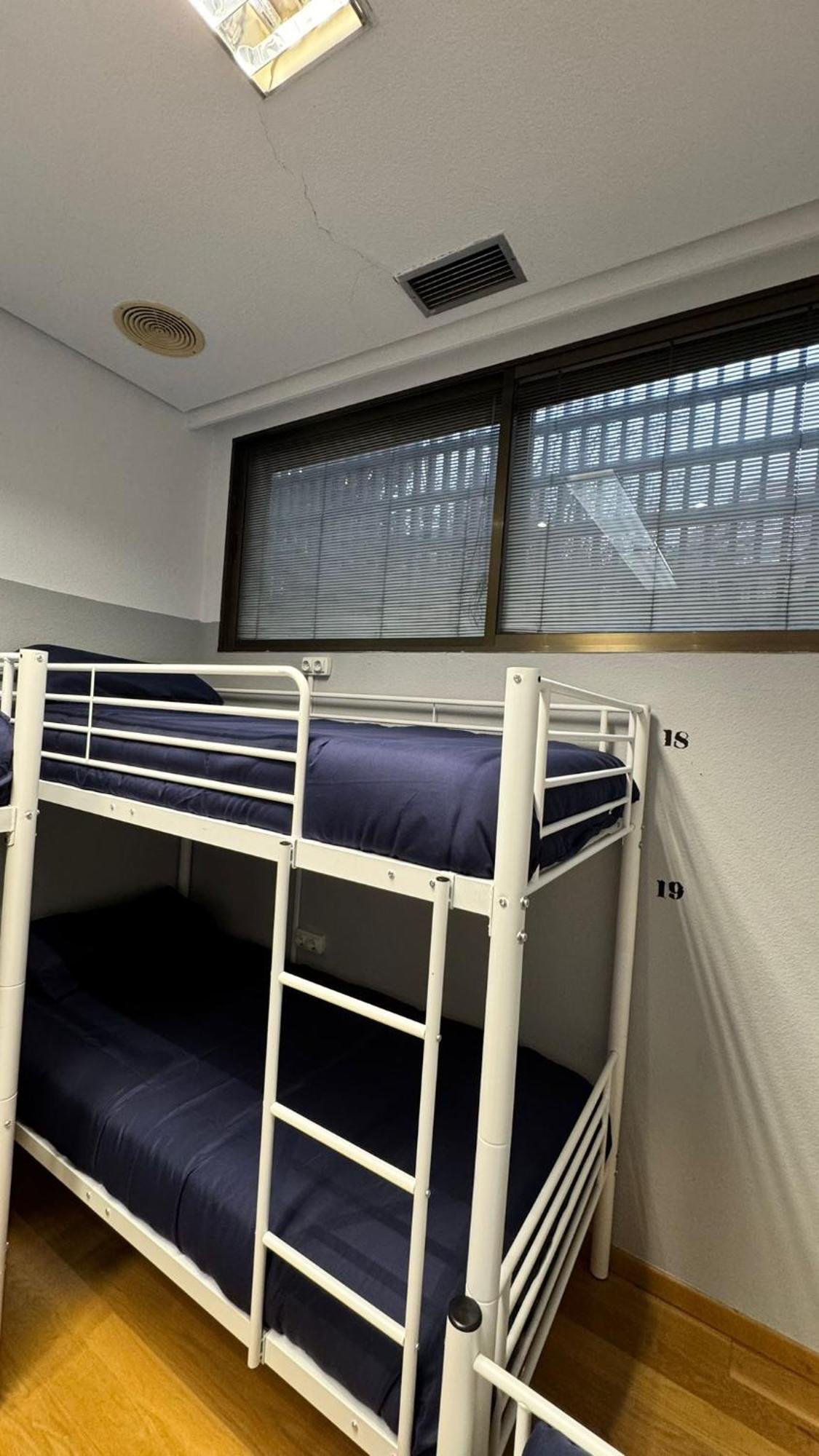 Hostel Puerta Del Angel Madrid Buitenkant foto