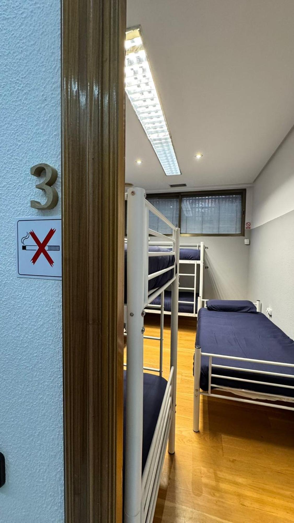 Hostel Puerta Del Angel Madrid Buitenkant foto