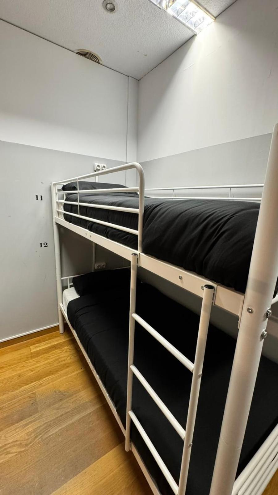 Hostel Puerta Del Angel Madrid Buitenkant foto