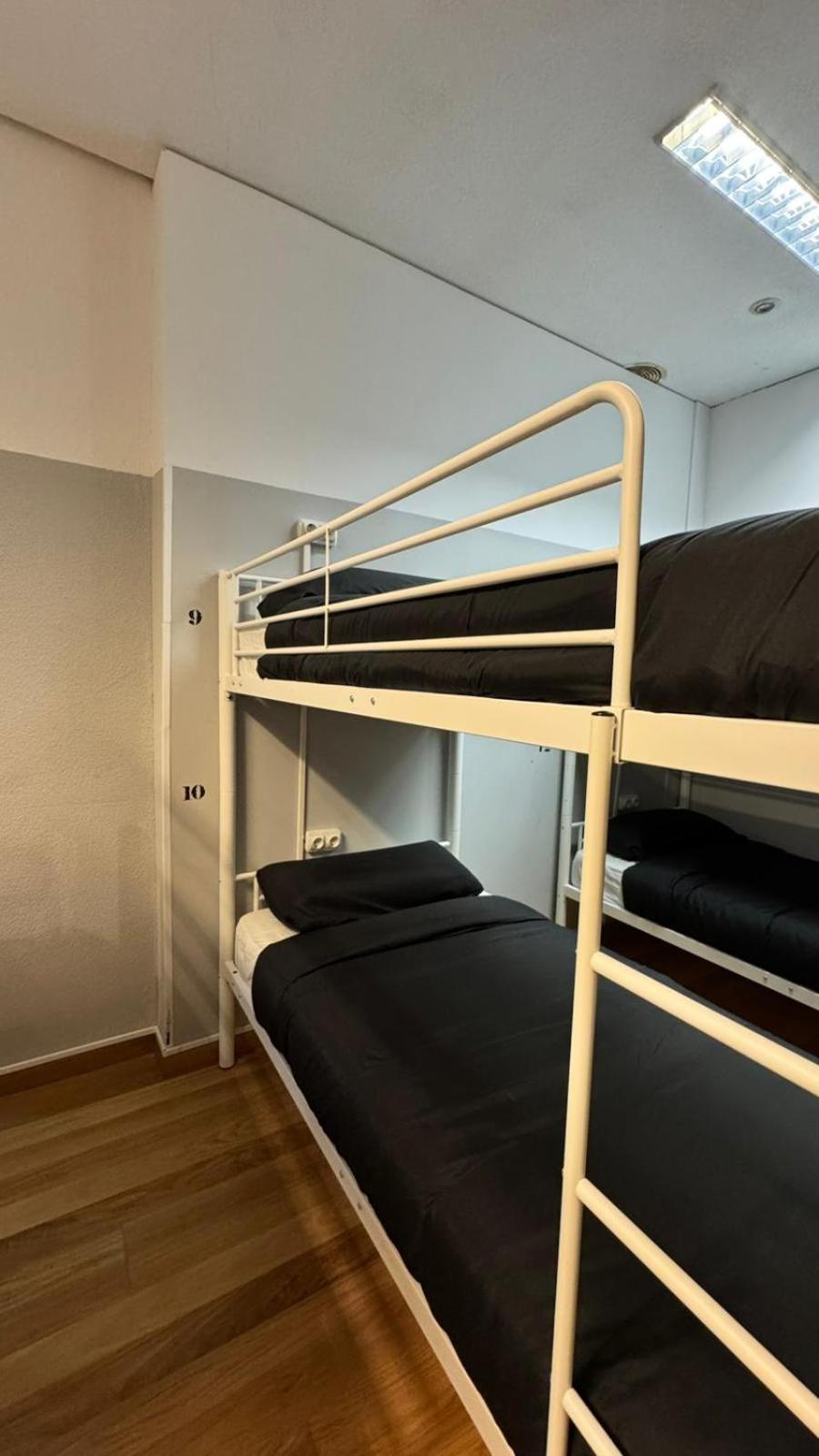 Hostel Puerta Del Angel Madrid Buitenkant foto