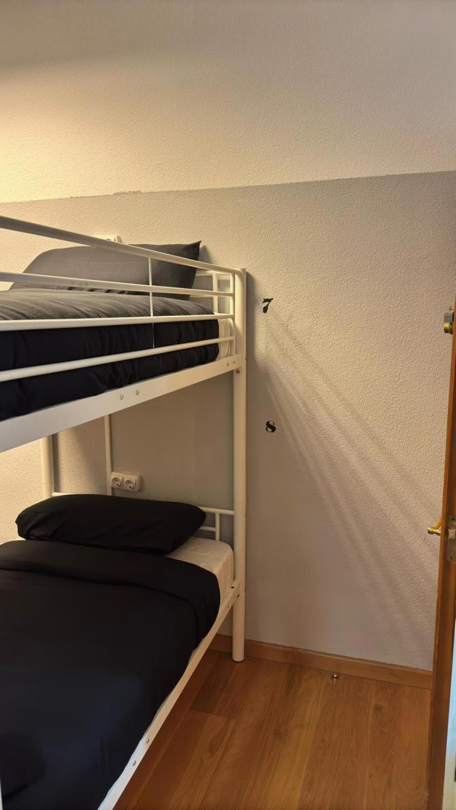 Hostel Puerta Del Angel Madrid Buitenkant foto