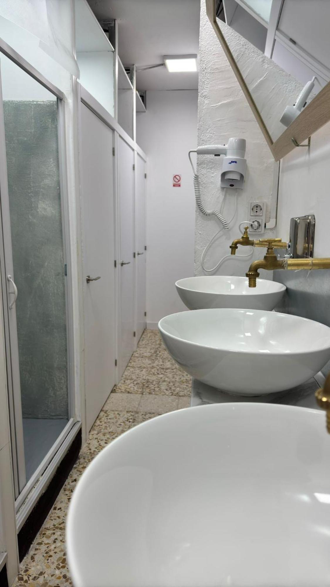 Hostel Puerta Del Angel Madrid Buitenkant foto
